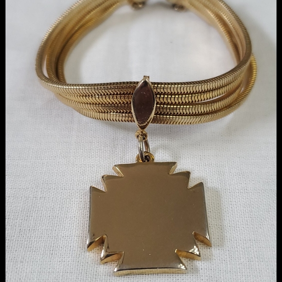 Costume gold charm bracelet - Picture 2 of 8